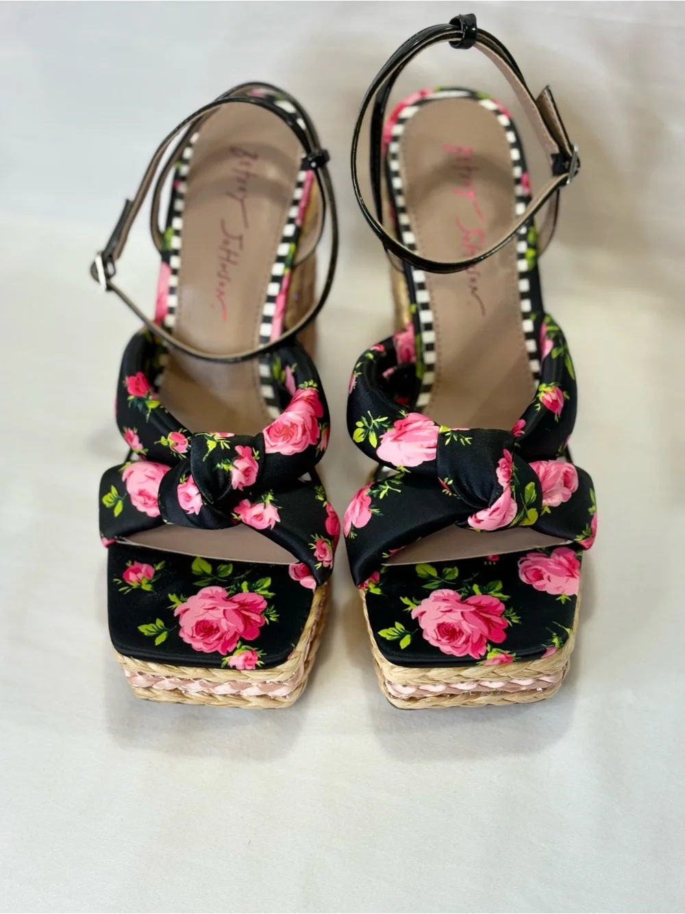 NWT BETSEY JOHNSON “Pansies” Floral Black Pink Wedge Sandals Ankle Strap 8 $149